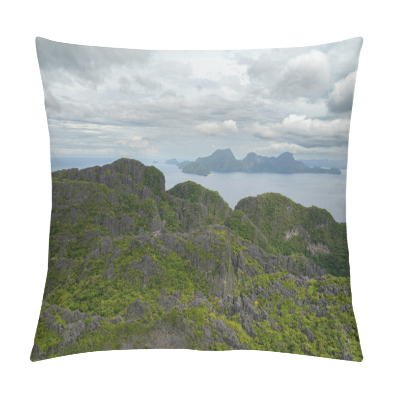 Personality  Rock Formation On Miniloc Island. El Nido, Palawan. Philippines. Pillow Covers