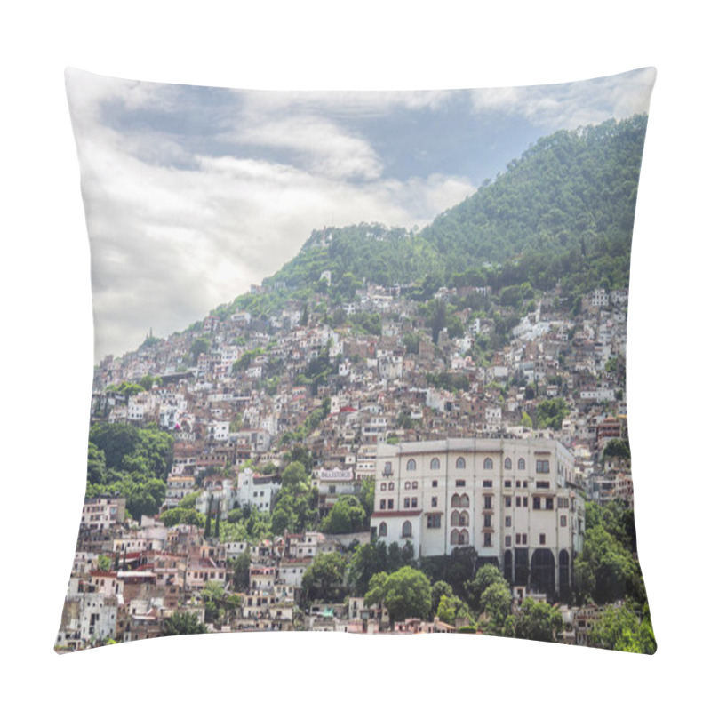 Personality  A Stunning View Captures The Historic Architecture Of Taxco De Alarcon, Nestled Against Lush Green Hills. The Cluster Of Colorful Homes Spreads Across The Mountainside, Reflecting Mexican Culture. Pillow Covers