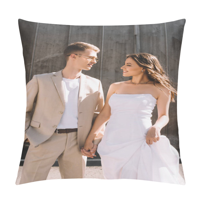 Personality  Elegant Wedding Couple Holding Hands And Looking At Each Other Pillow Covers