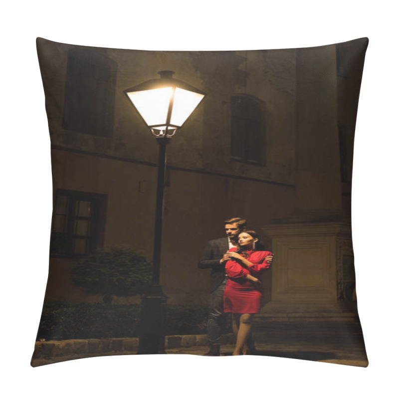 Personality  Young Man Embracing Elegant, Frozen Girlfriend While Standing Under Street Lamp At Night Pillow Covers