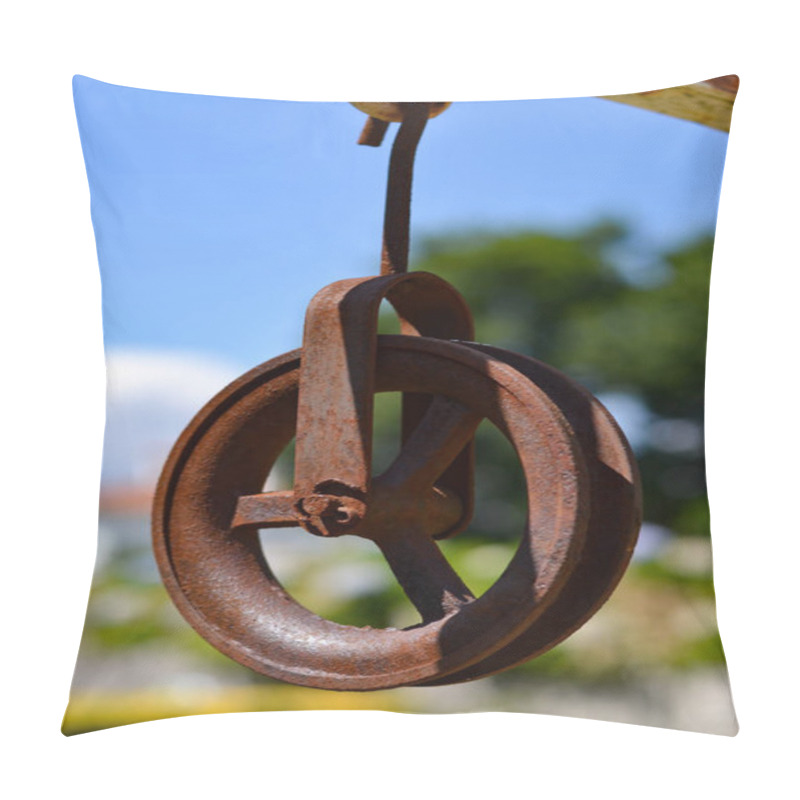 Personality  The Pulley Of The Well Pillow Covers