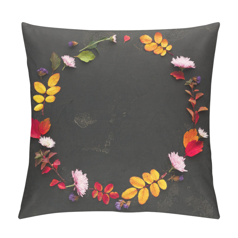 Personality  Autumn Colourful Leaves In Circle Frame On Dark Background Pillow Covers