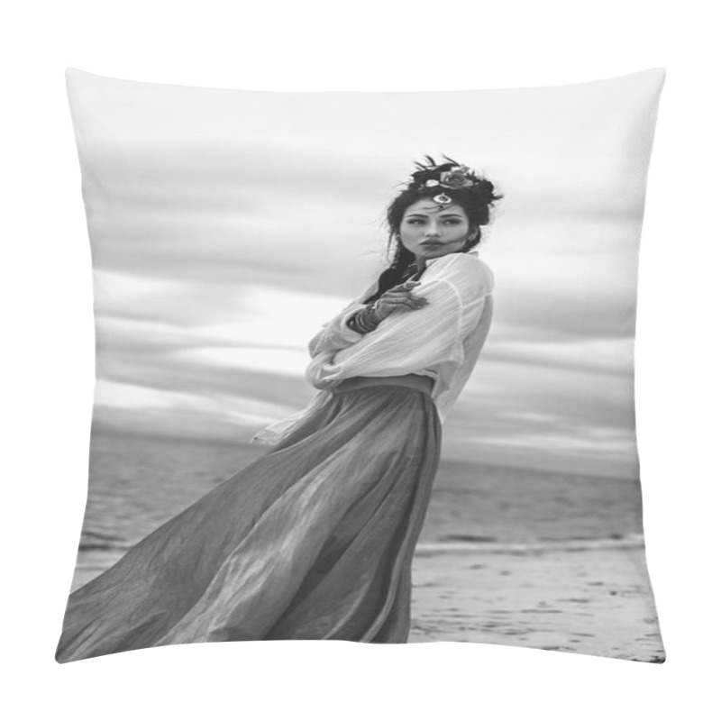 Personality  Oriental Stylish Boho Girl On The Beach At Sunset Pillow Covers