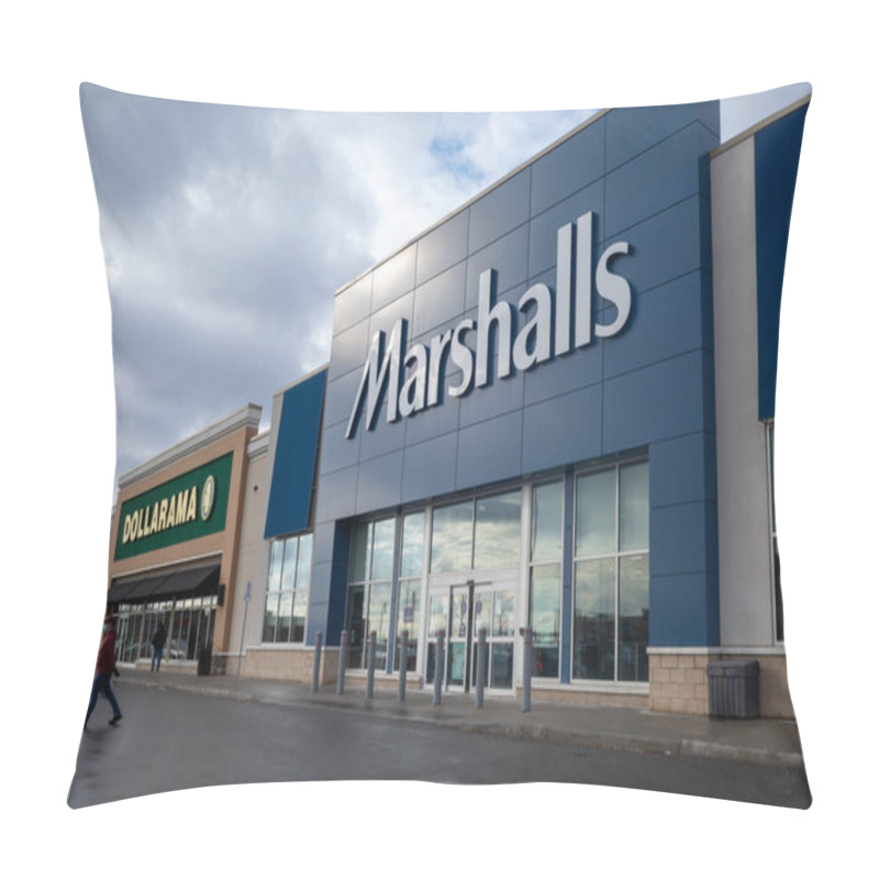 Personality  Ottawa, Ontario, Canada - December 22, 2020: A Marshalls Retail Department Store In Ottawa's Barrhaven Community. Marshalls Is Owned By TJX Companies. Pillow Covers