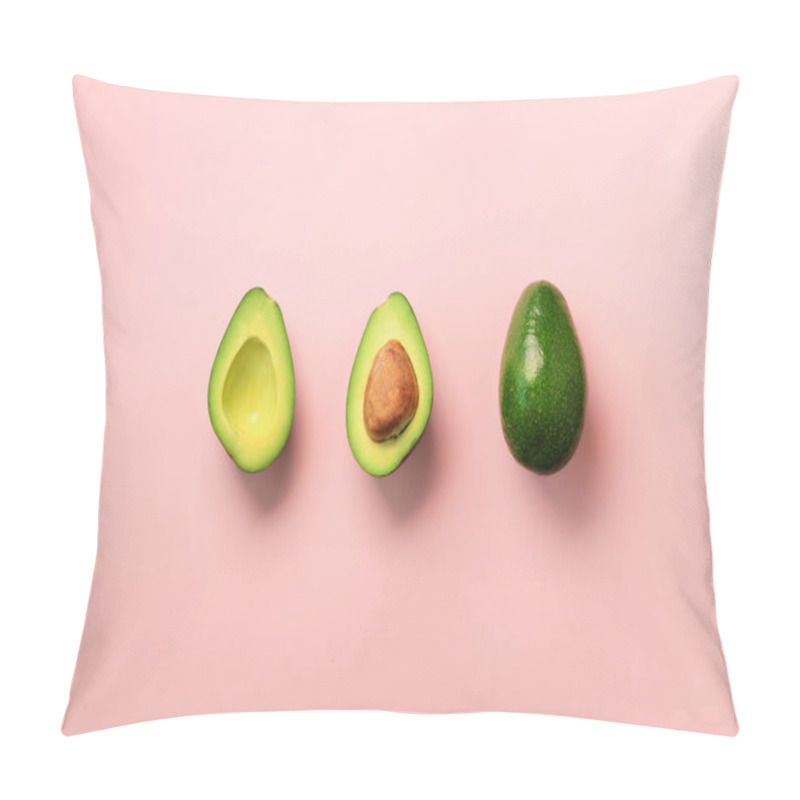 Personality  Organic Avocado With Seed, Avocado Halves And Whole Fruits On Pink Background. Top View. Pop Art Design, Creative Summer Food Concept. Green Avocadoes Pattern In Minimal Flat Lay Style. Pillow Covers