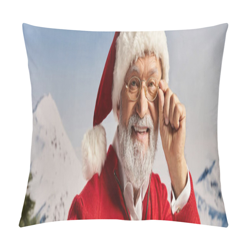 Personality  Cheerful Man In Santa Costume With Glasses On Looking Straight At Camera, Winter Concept, Banner Pillow Covers