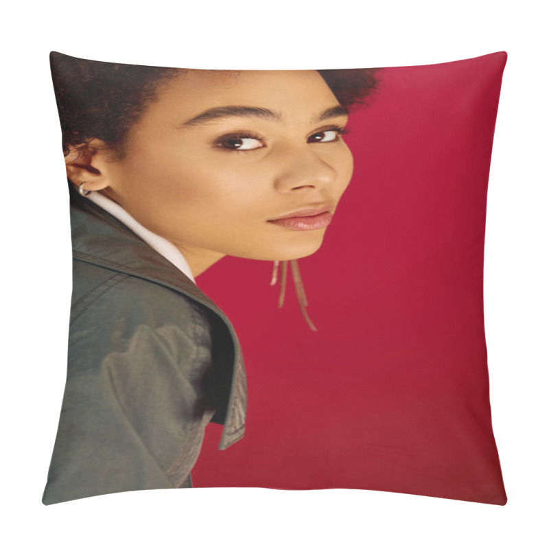 Personality  A Young Woman With An Emotional Expression Gazes Thoughtfully, Surrounded By Bold Color. Pillow Covers