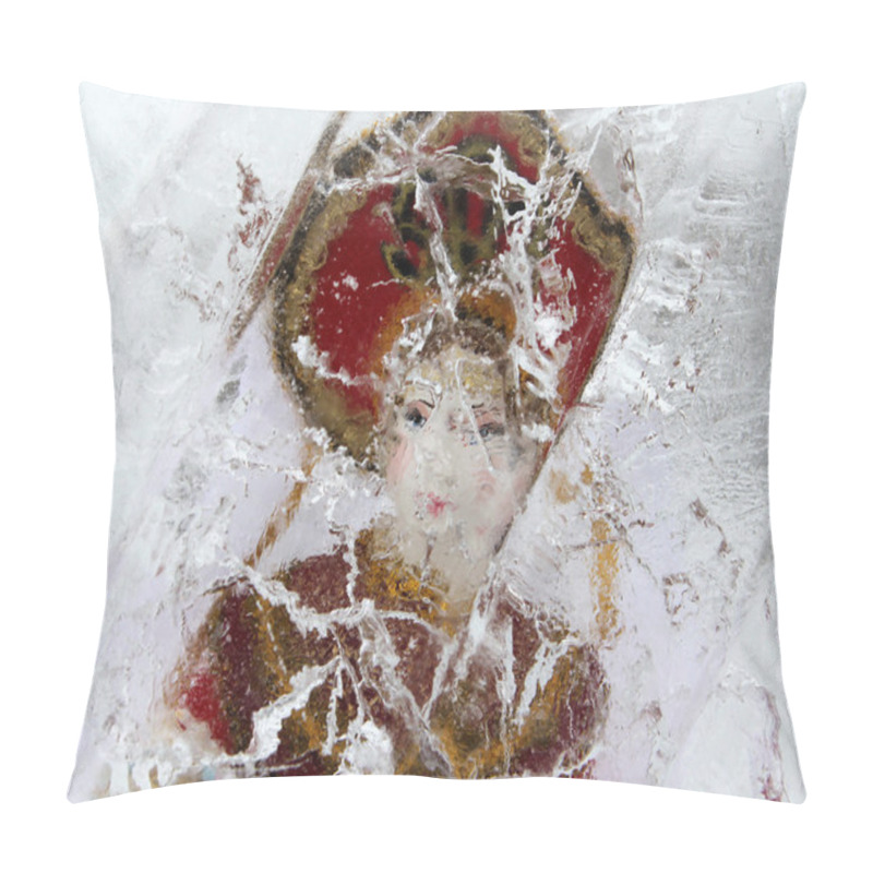 Personality  Russian Doll In Ice Block Pillow Covers