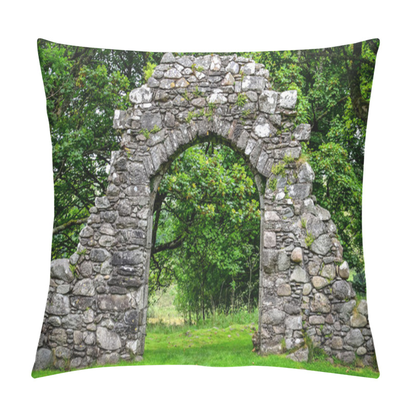 Personality  Old Stone Entrance Wall In Green Garden Pillow Covers