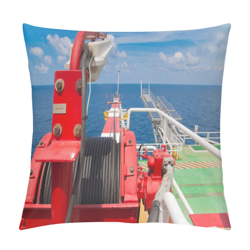 Personality  Crane Boom And Metal Sling Cable Of Oil And Gas Platform Pillow Covers