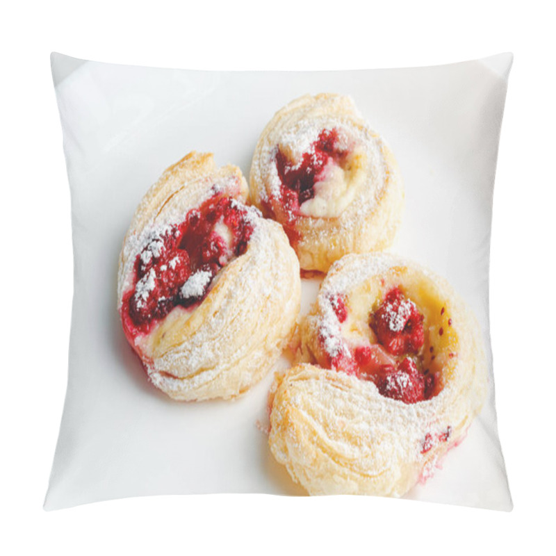 Personality  Fresh Delicious Puff Pastry With Sweet Berries.  Puff Pastry Tart With Raspberry And Cream Cheese Mascarpone. Cream Filling And Sweet Berry Topping. Close-up Baked Goods. Hands Transfer Hot Buns With A Baking Oven On A Plate. Pillow Covers