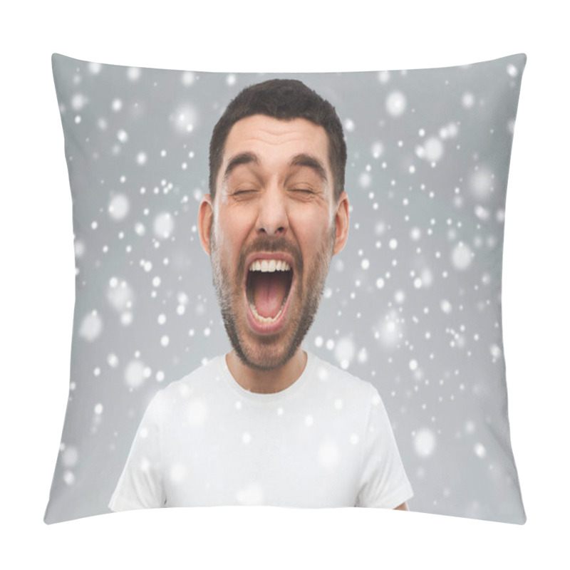 Personality  Crazy Shouting Man In T-shirt Over Snow Background Pillow Covers