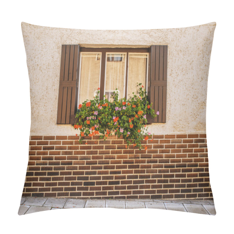 Personality  Old Window With Florist Pillow Covers