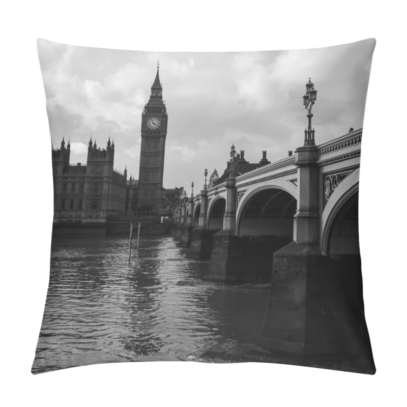 Personality  Black And White Picture Of Famous London Big Ben In England  Pillow Covers