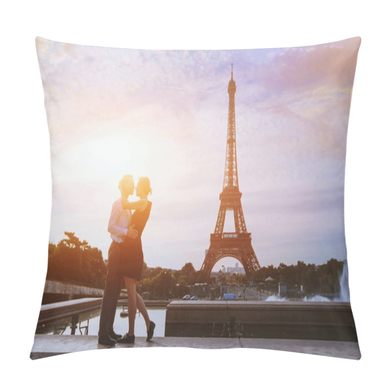 Personality  Loving Couple In Paris Pillow Covers