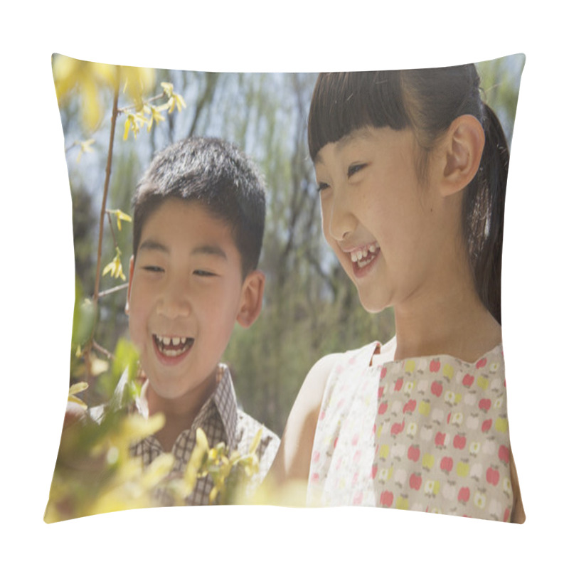 Personality  Boy And Girl Looking At The Yellow Blossoms Pillow Covers