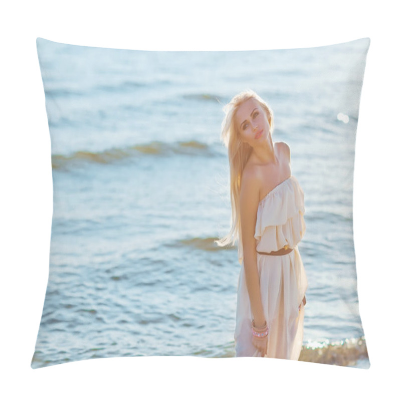 Personality  Girl Walking On The Beach. Pillow Covers