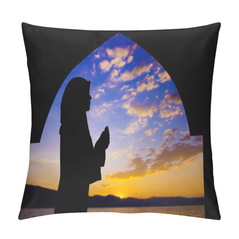 Personality  Muslim Praying In Mosque Pillow Covers