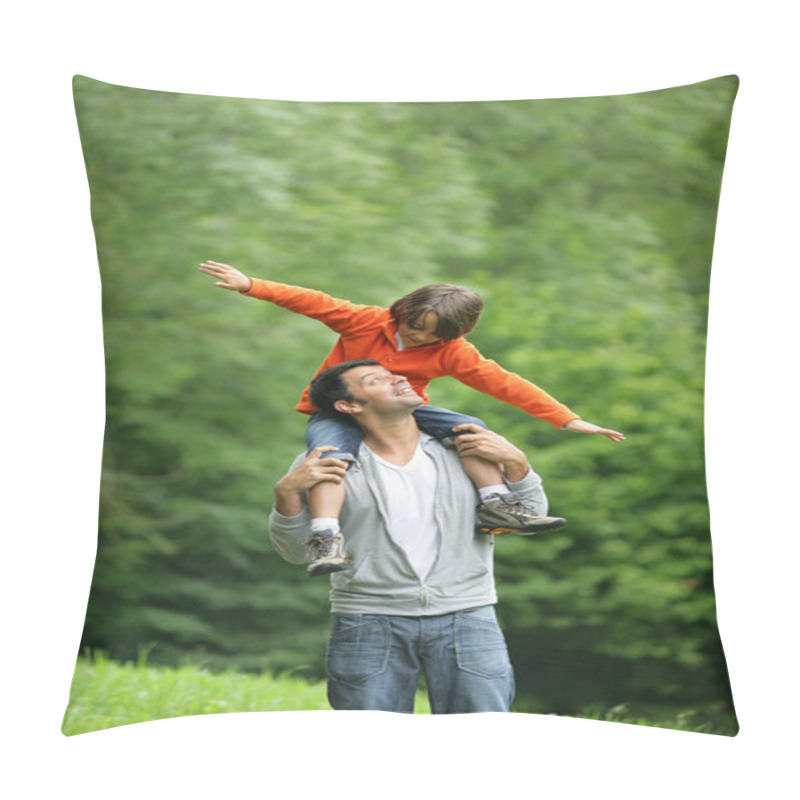 Personality  Little Boy Sat On Father's Shoulders Pillow Covers