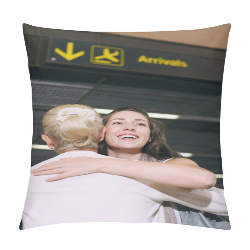 Personality  Women Hugging At The Airport Pillow Covers