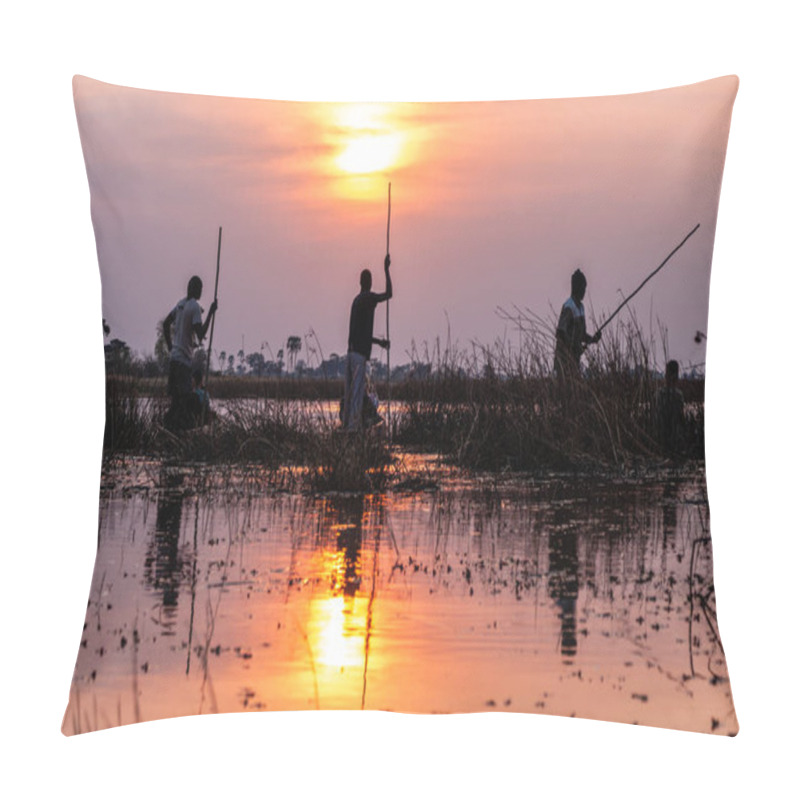 Personality  Okavango Delta, Botswana - August 3, 2022. A Group Of Tourist Observing Wildlife In The Okavango Delta, While Stiting In Mokoros And Being Guided By Local Guides. Pillow Covers