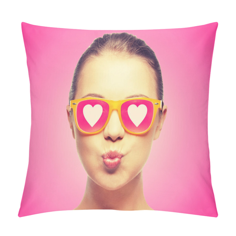 Personality  Girl In Pink Sunglasses Blowing Kiss Pillow Covers