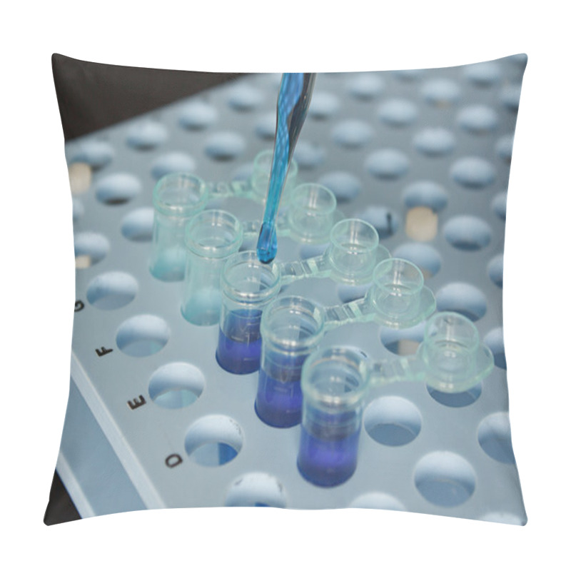 Personality  Biotechnology Preparing Vials With Pipette Pillow Covers