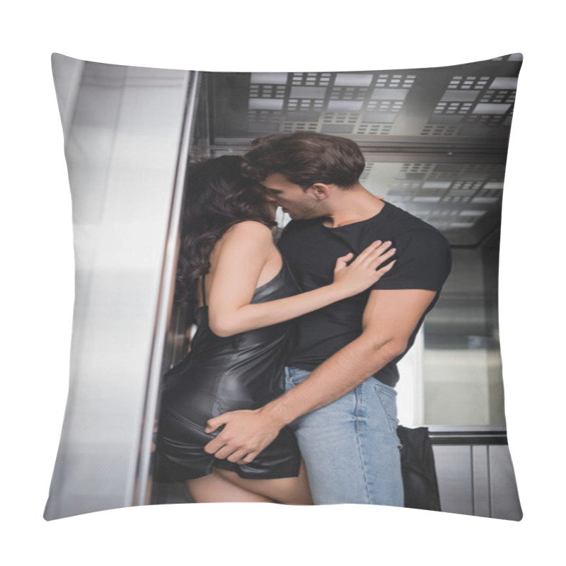 Personality  Man In Black T-shirt And Jeans Touching Buttock Of Curly Woman In Elevator Pillow Covers