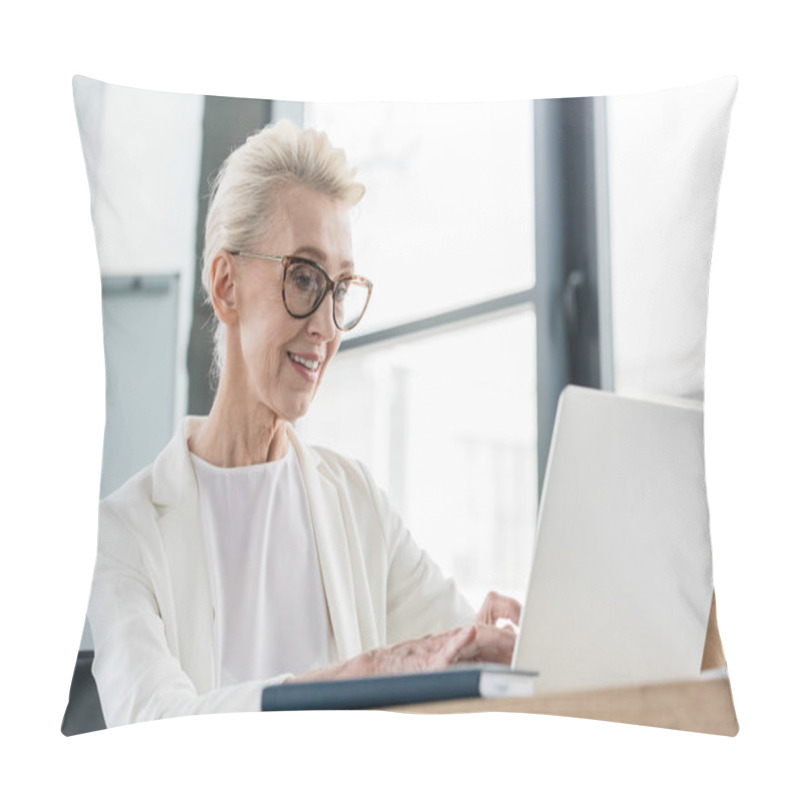 Personality  Smiling Senior Businesswoman In Eyeglasses Working With Laptop In Office Pillow Covers