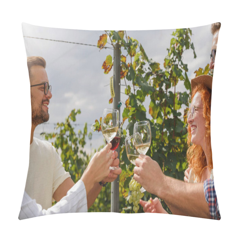 Personality  Happy Friends Drinking Wine At Vineyard Pillow Covers