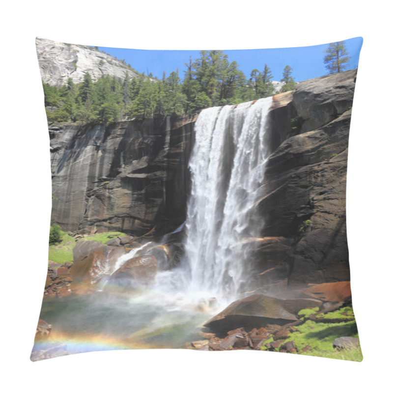 Personality  Yosemite National Park Waterfall - Vernal Fall Pillow Covers