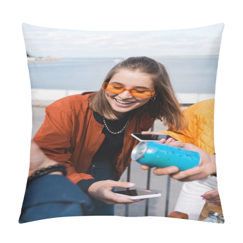 Personality  Smiling Woman In Trendy Sunglasses Holding Smartphone With Blank Screen Near Friends Pillow Covers