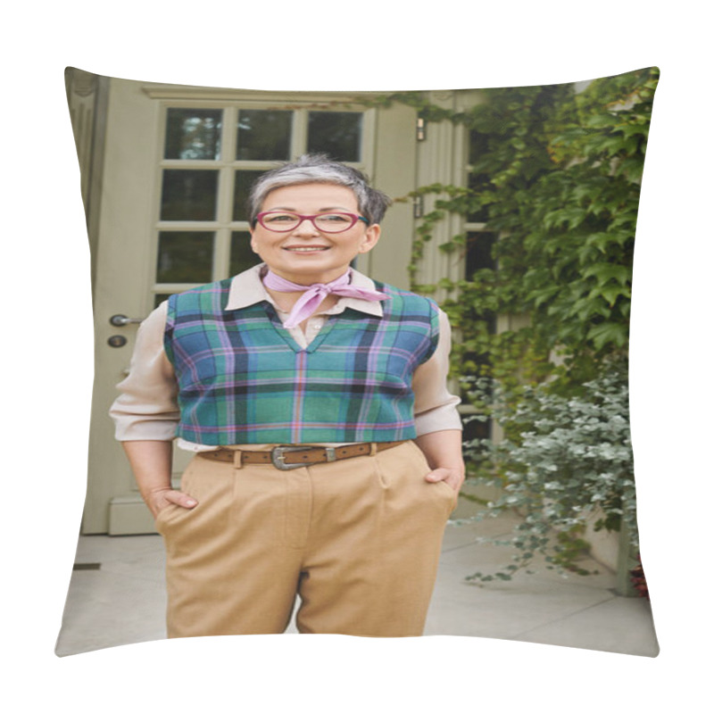 Personality  Good Looking Debonair Woman With Glasses Posing With Hands In Pockets And Smiling At Camera Pillow Covers