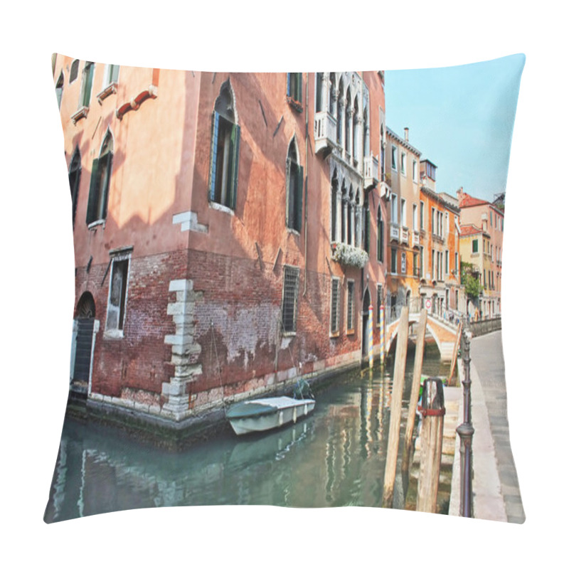 Personality  Venice House On Water Pillow Covers