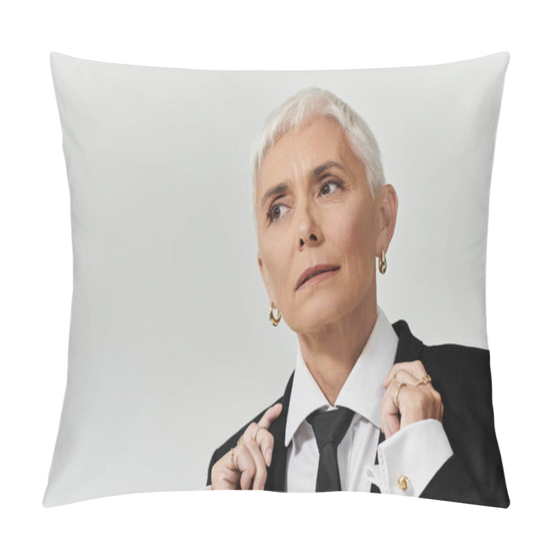 Personality  A Confident, Mature Woman Showcases Her Stylish Attire With Poise And Elegance. Pillow Covers