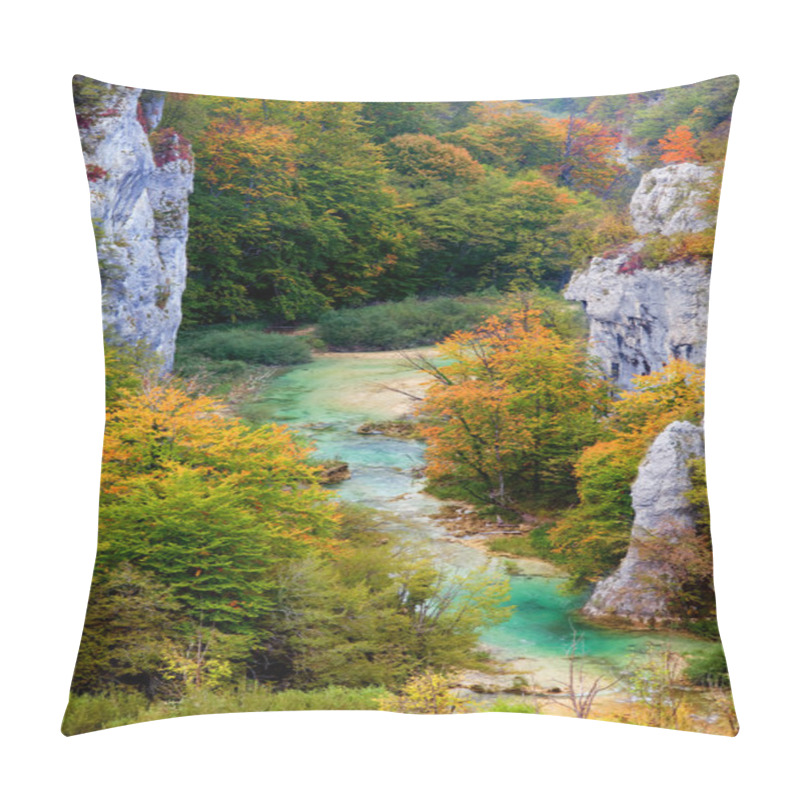 Personality  Valley Landscape In Autumn Pillow Covers