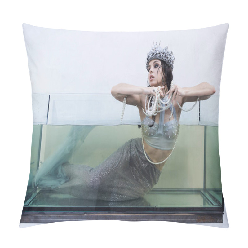 Personality  A Young Woman Dressed As A Mermaid Floats In A Glass Tank, Wearing A Silver Crown And Pearl Necklaces. Pillow Covers