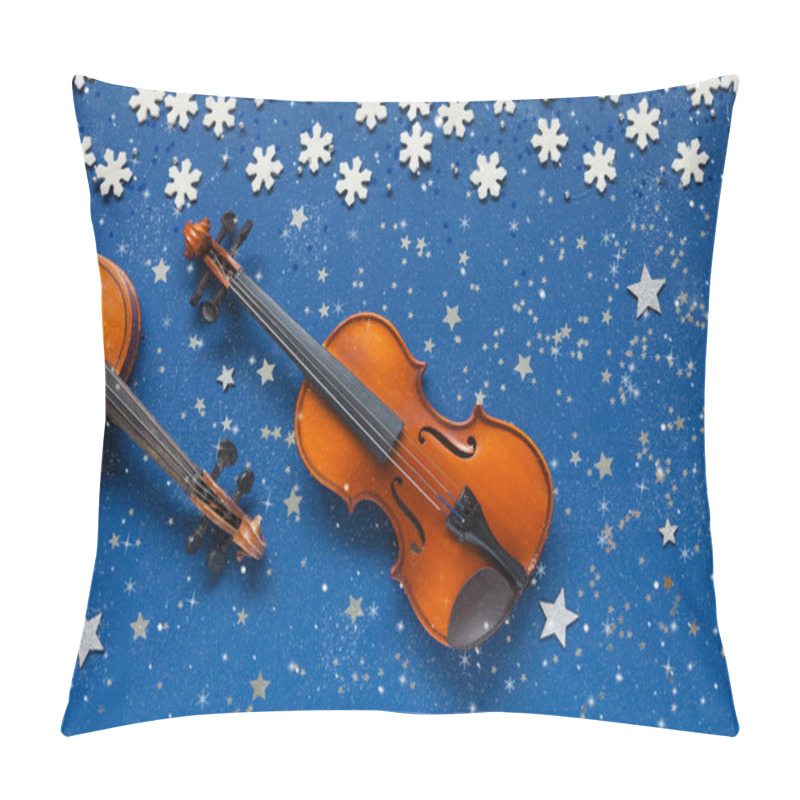 Personality  Two Old Violins And Fir-tree Branches With Christmas Decor With Glitte Pillow Covers