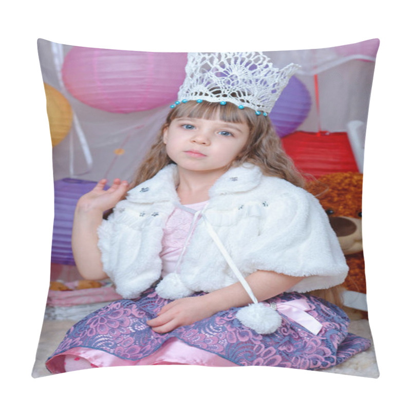 Personality  Portrait Of The Little Girl Pillow Covers