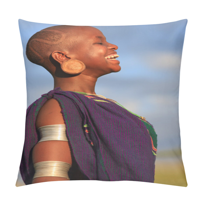 Personality  Unidentified Suri Woman At A Dance Pillow Covers