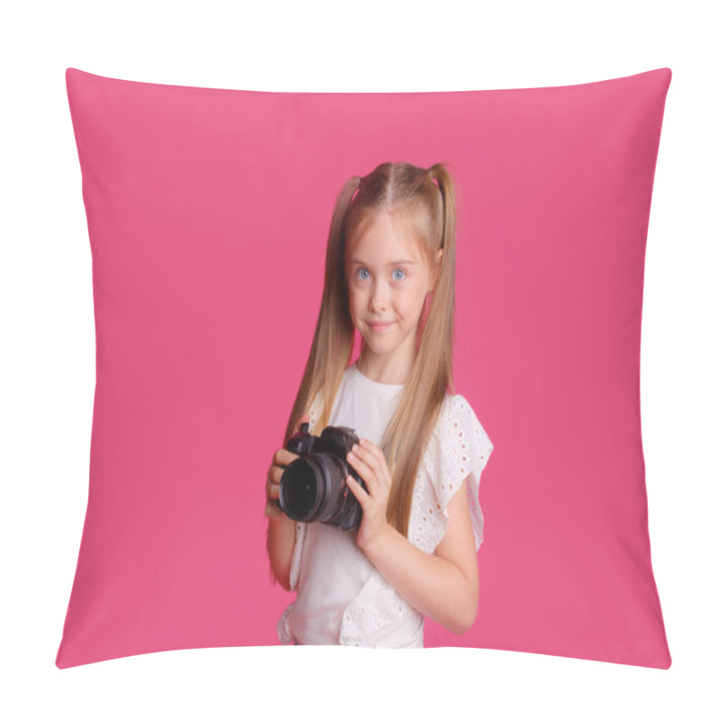 Personality  Portrait Of A Girl Traveler, About Traveling, Holding A Camera In Her Hands, On A Pink Background Pillow Covers