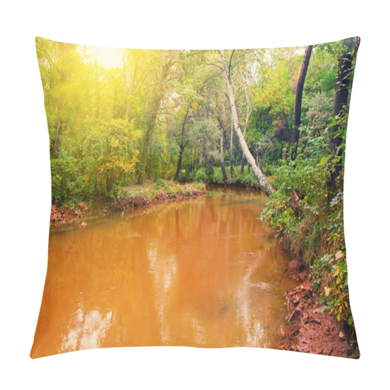 Personality  Red River With Ferrum Pillow Covers