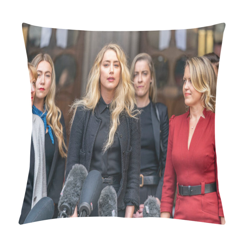 Personality  LONDON, ENGLAND - JULY 28, 2020: Amber Heard Making A Press Statement Outside The Royal Court Of Justice In The Johnny Depp Defamation Libel Trial Against The Sun Newspaper - 594 Pillow Covers