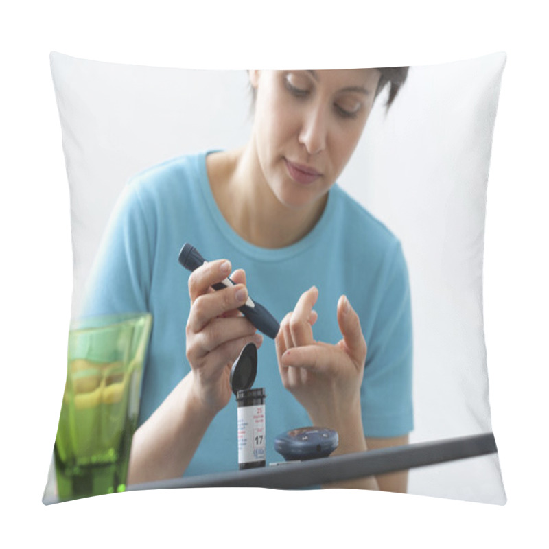 Personality  TEST FOR DIABETES, WOMAN Pillow Covers