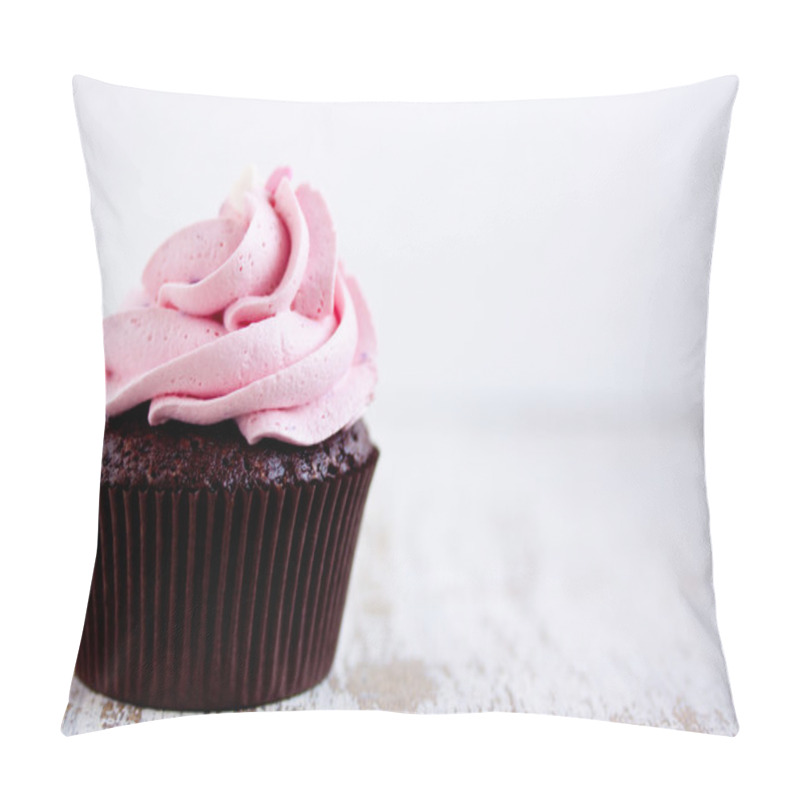 Personality  Pink Chocolate Cupcake  Close Up Pillow Covers