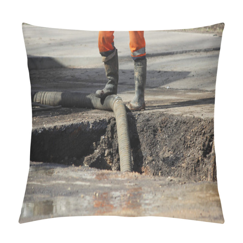 Personality  Pumping Water Out Of The Pit When Eliminating An Accident: Rupturing Pipes With Cold Water Pillow Covers