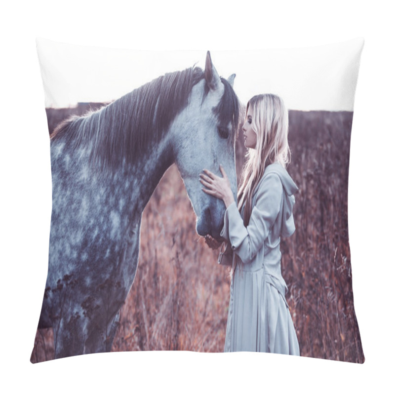 Personality  Beauty Blondie With Horse In The Field,  Effect Of Toning Pillow Covers