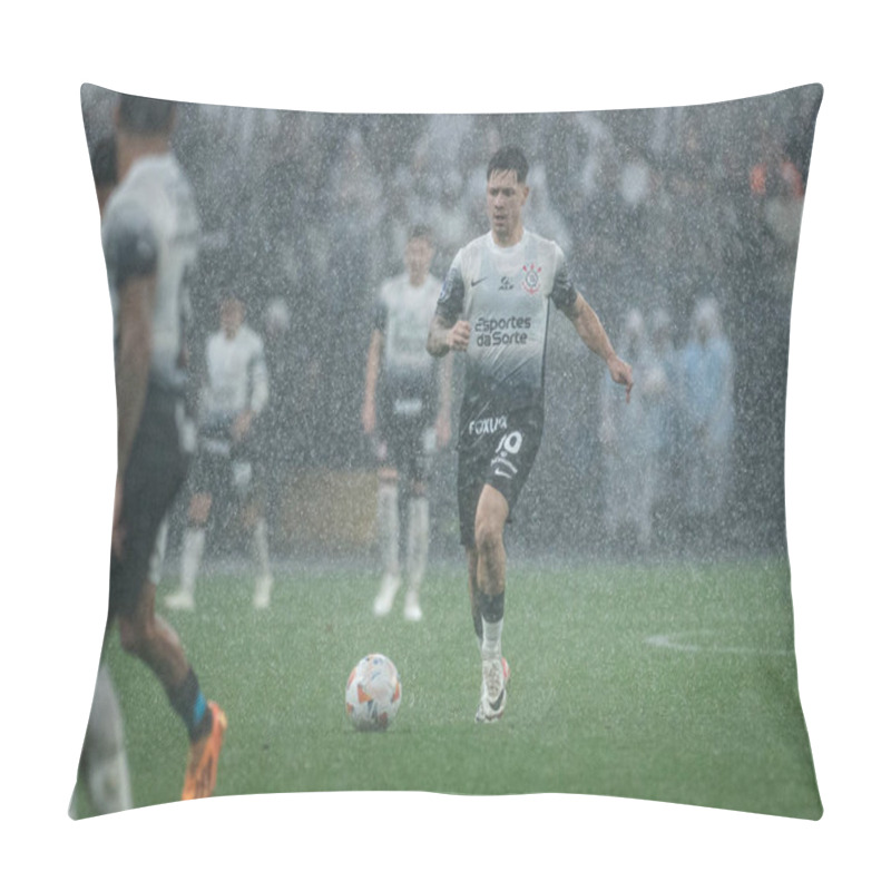 Personality  Sao Paulo (sp), Brazil 10/24/2024 - Match Between Corinthians And Racing-arg, Valid For The First Leg Of The Conmebol Sulamericana Semifinal, On The Night Of This Thursday, October 24, 2024, At Neo Quimica Arena (ronaldo Barreto / Thenews2) Pillow Covers