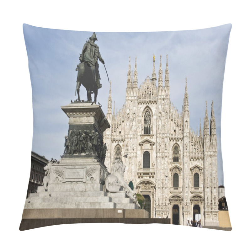 Personality  Milan, Piazza Del Duomo, The Cathedral Of Santa Maria. Pillow Covers