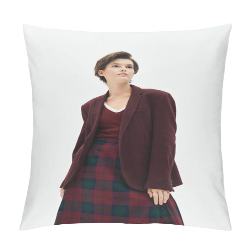 Personality  A Stunning Woman Showcases Her Chic Winter Style In Cozy Layers, Radiating Confidence And Elegance. Pillow Covers